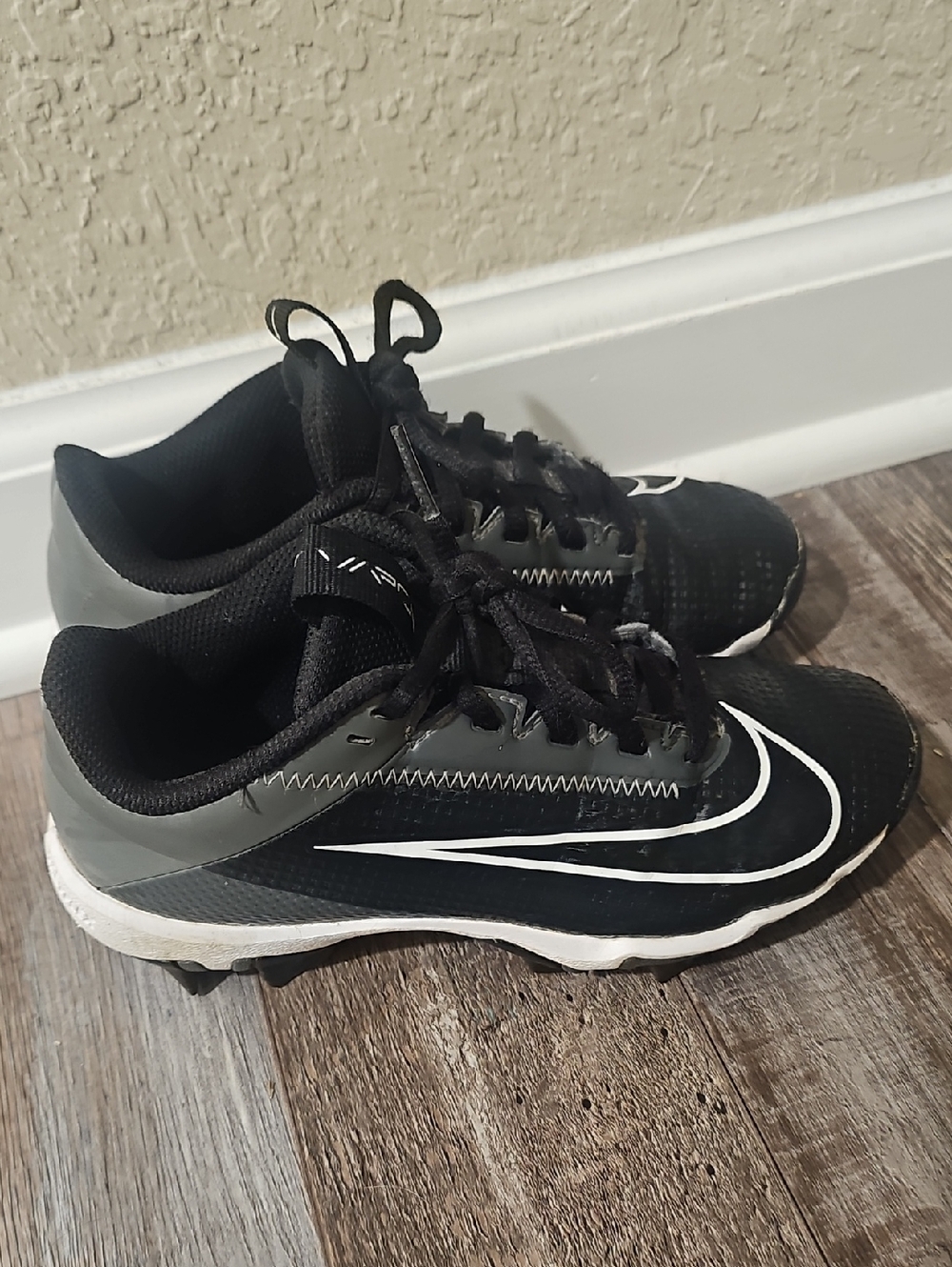 Nike Kids Black and White Baseball Cleats